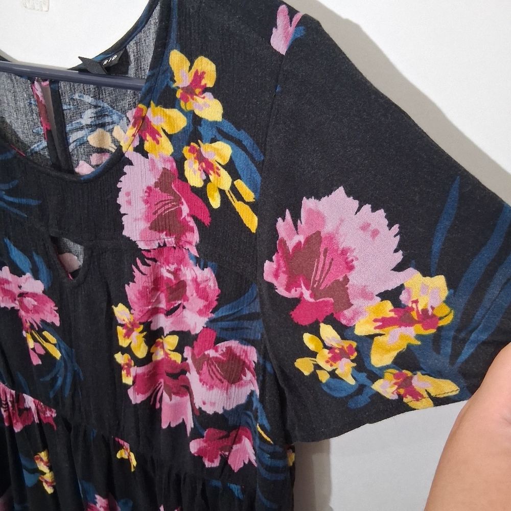 TORRID Black Floral Blouse with Tropical Flowers Size 1 Fit XL - Picture 3 of 7